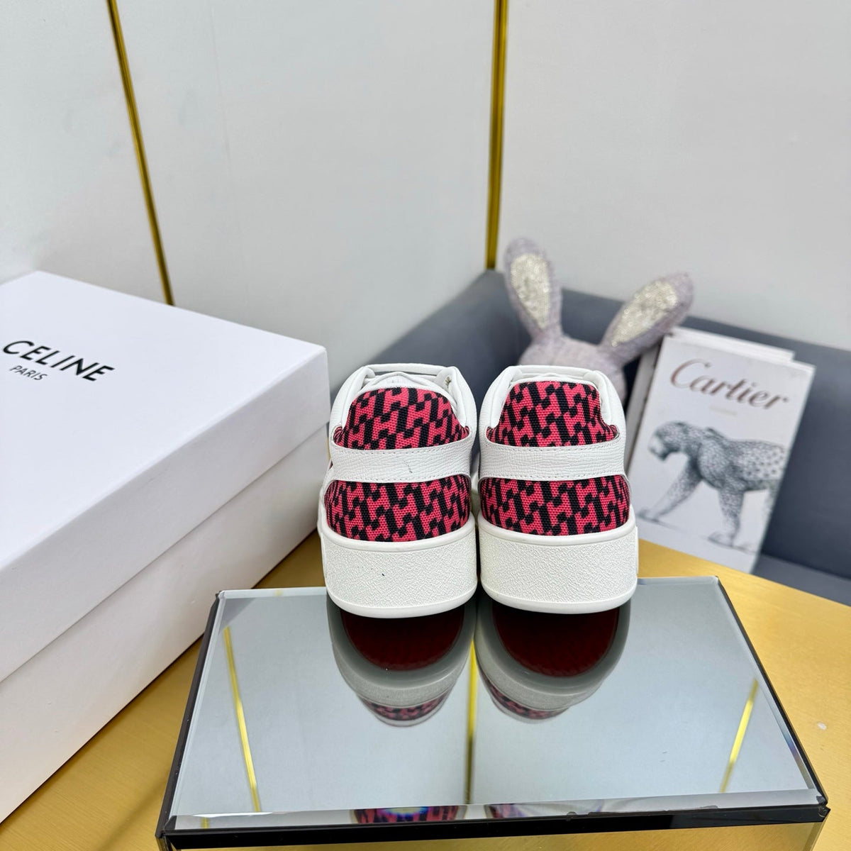 FREE SNEAKER IN WHITE CALFSKIN AND "H EN BIAIS" RED CANVAS.