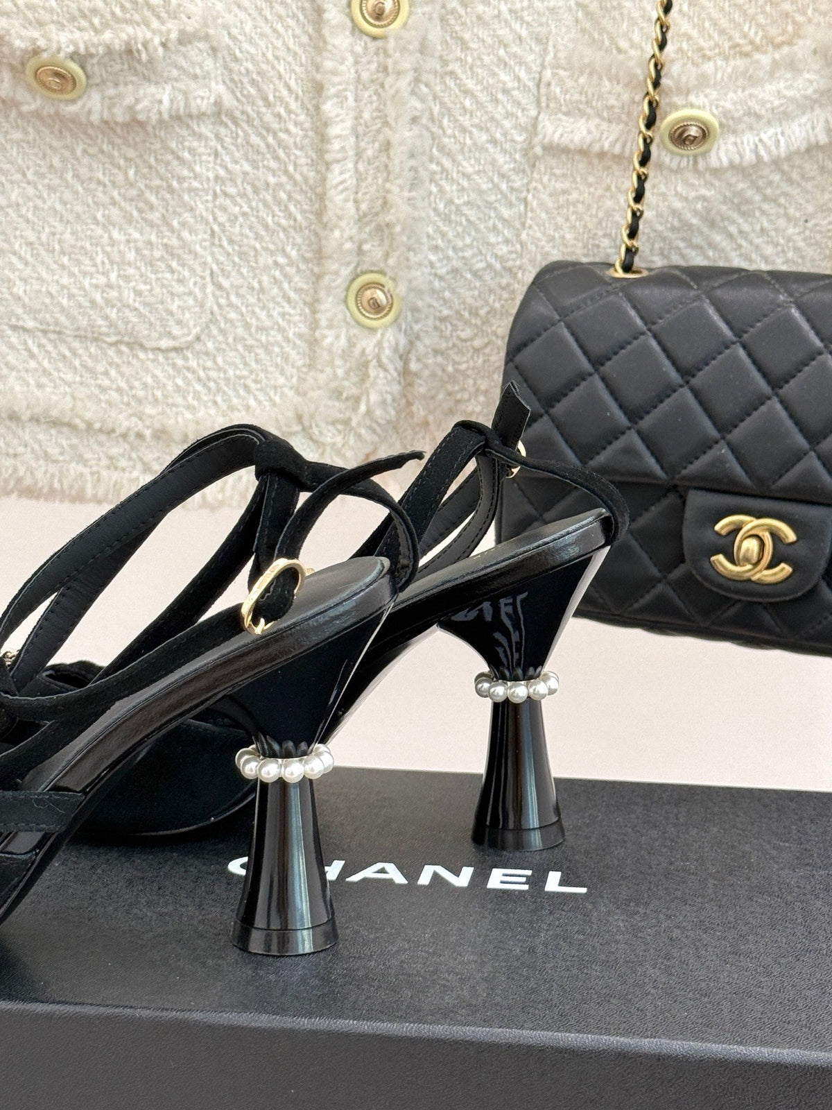 CHAIN BOW HIGH HEEL 8 CM SLINGBACKS IN BLACK SUEDE