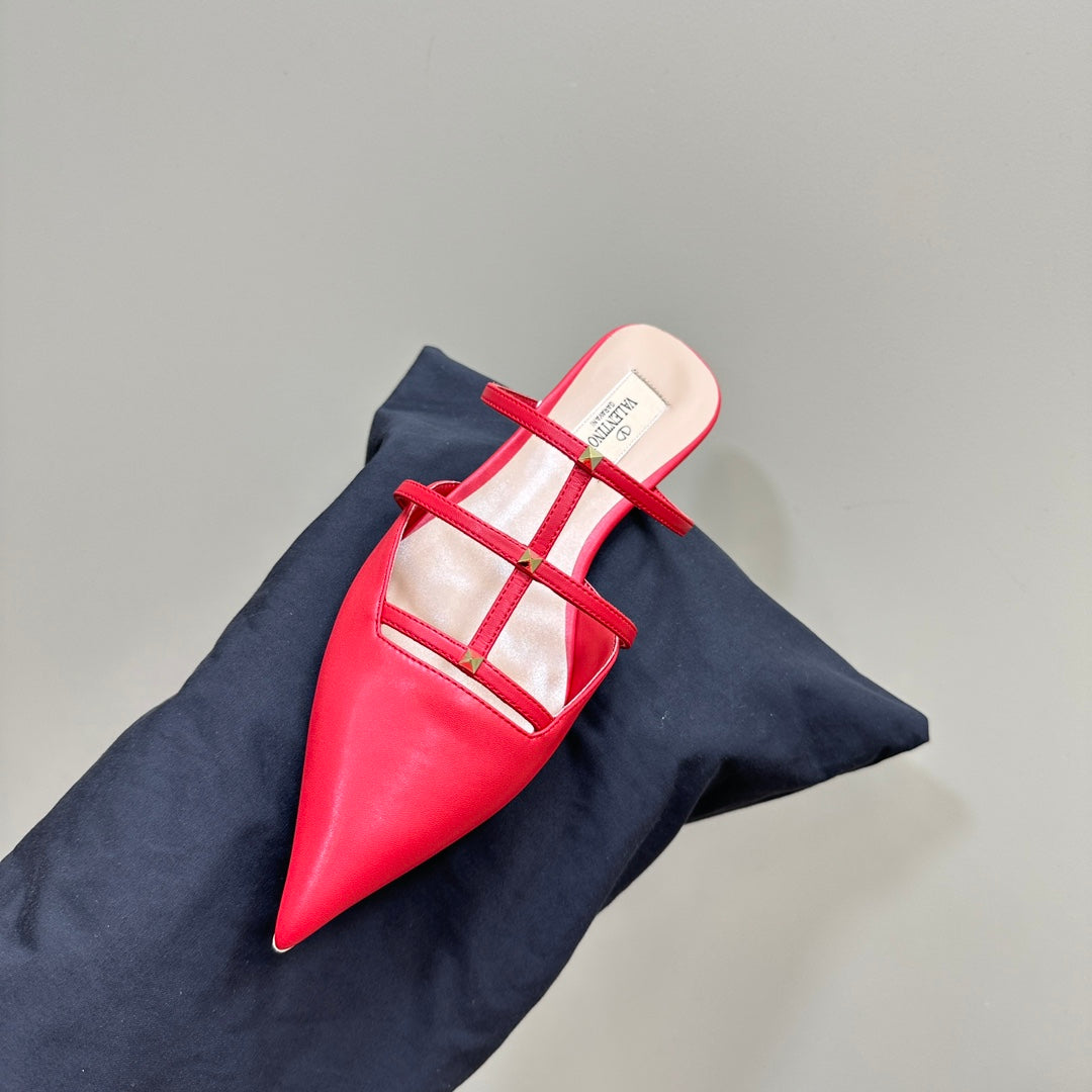 ROCKSTUD WISPY CHERRY RED CALFSKIN MULE 20MM