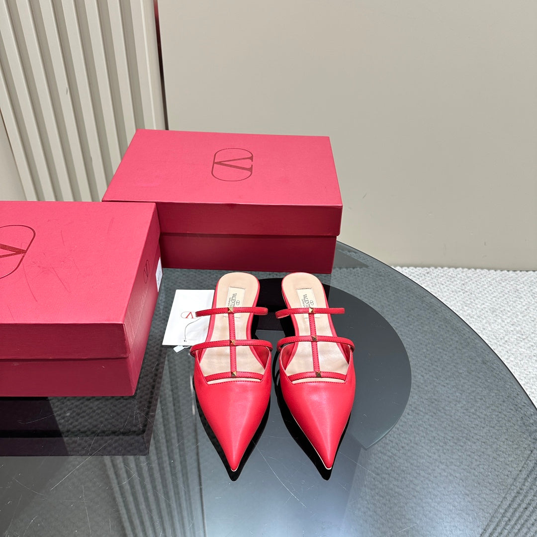 ROCKSTUD WISPY CHERRY RED CALFSKIN MULE 20MM