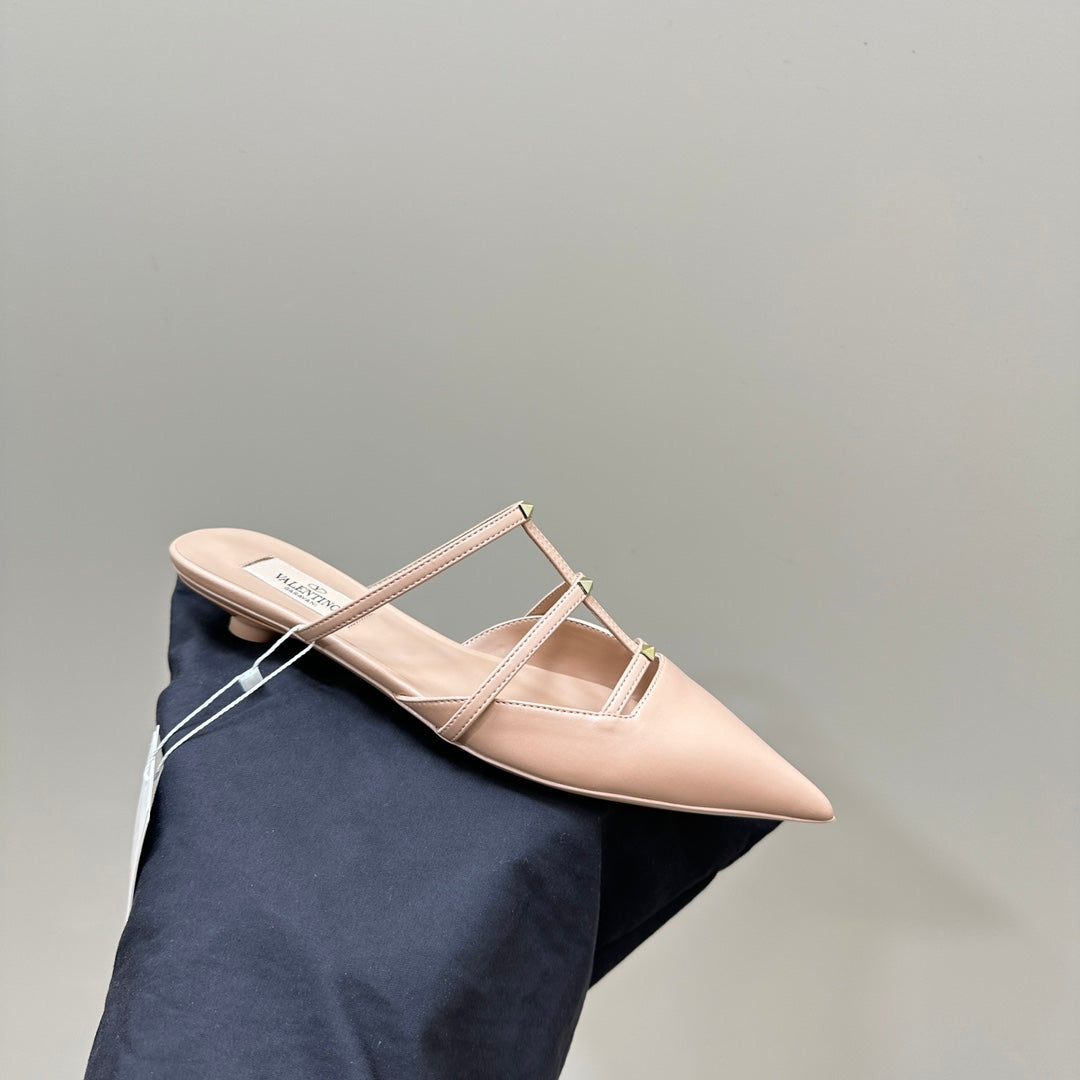 ROCKSTUD WISPY NUDE TAN CALFSKIN MULE 20MM