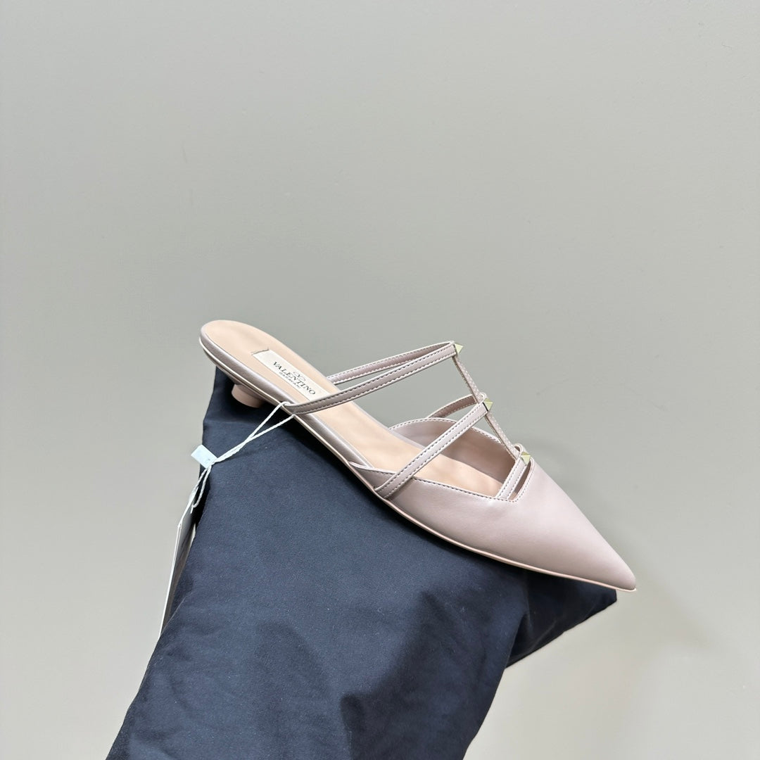 ROCKSTUD WISPY SOFT PINK CALFSKIN MULE 20MM