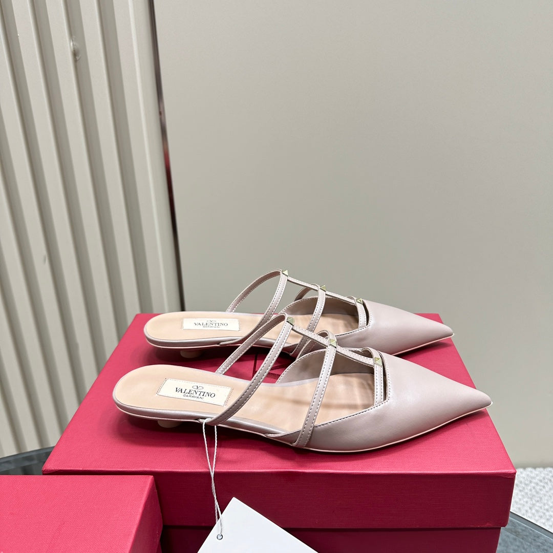 ROCKSTUD WISPY SOFT PINK CALFSKIN MULE 20MM