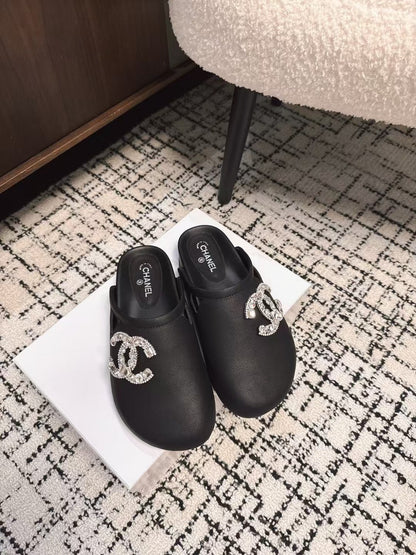 FLAT MULES IN BLACK CALFSKIN