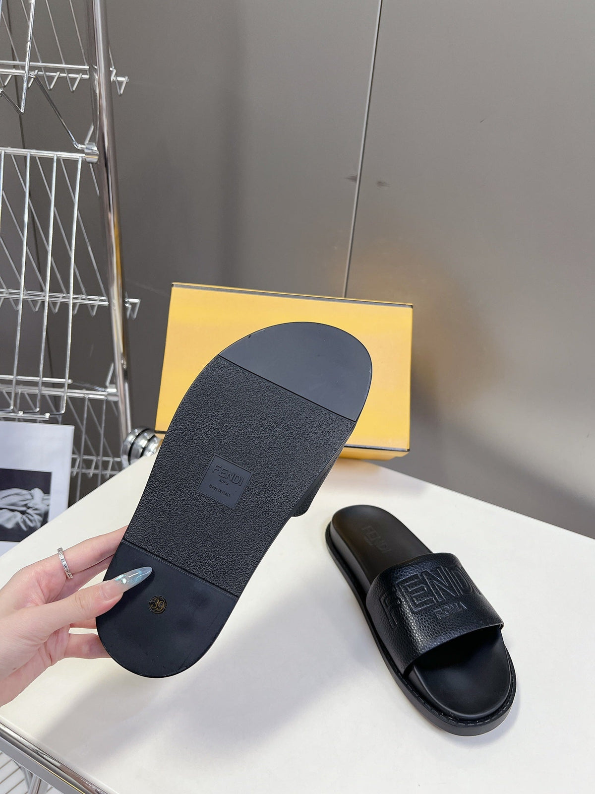 FENDI ROMA SLIDES IN BLACK LAMBSKIN LEATHER