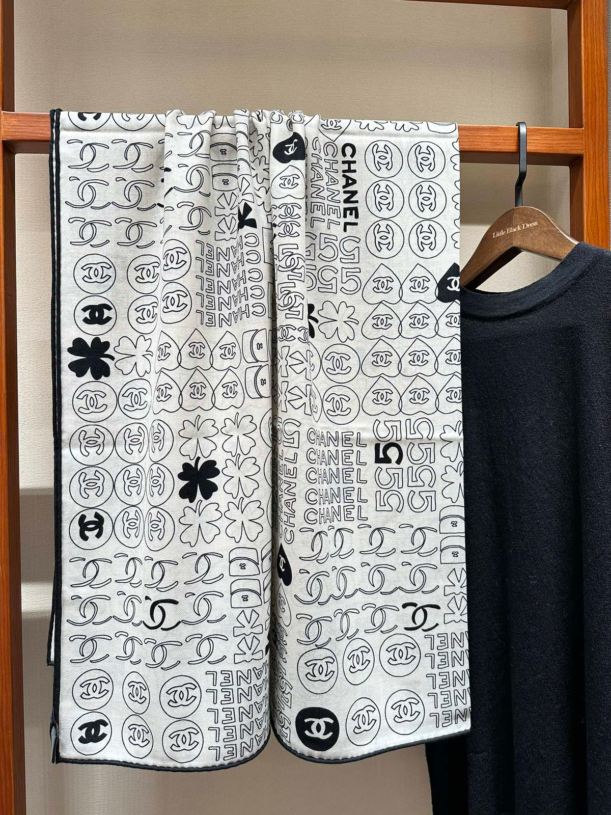 SQUARE SCARF 140 CM IN WHITE MONOGRAM SILK 403998