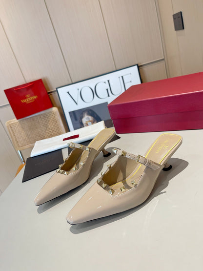 ROCKSTUD CAGED MULES 5 CM IN BISQUE BEIGE CALFSKIN