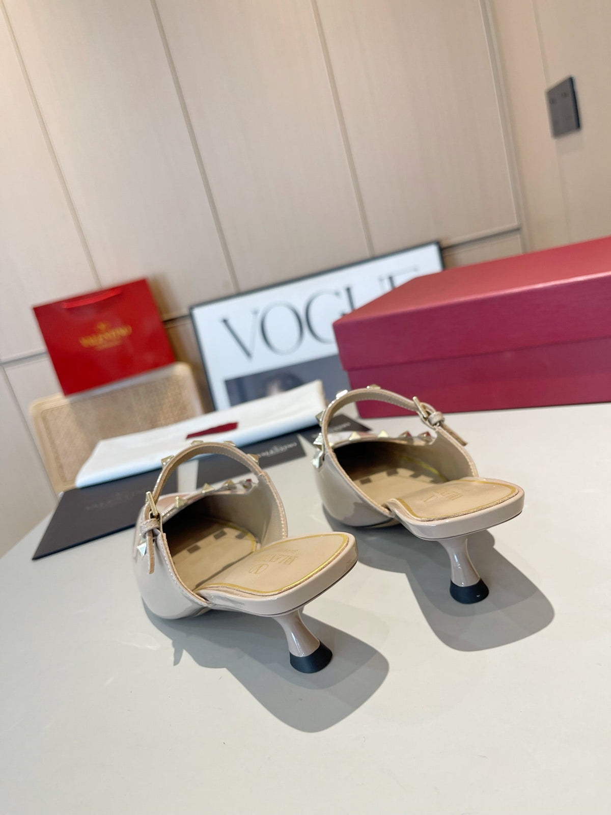 ROCKSTUD CAGED MULES 5 CM IN BISQUE BEIGE CALFSKIN