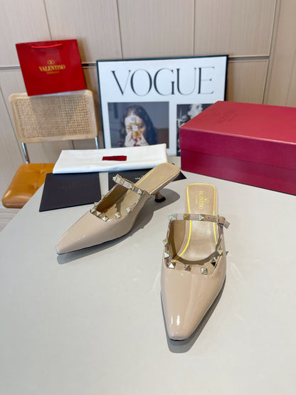ROCKSTUD CAGED MULES 5 CM IN BISQUE BEIGE CALFSKIN
