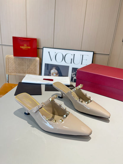 ROCKSTUD CAGED MULES 5 CM IN BISQUE BEIGE CALFSKIN