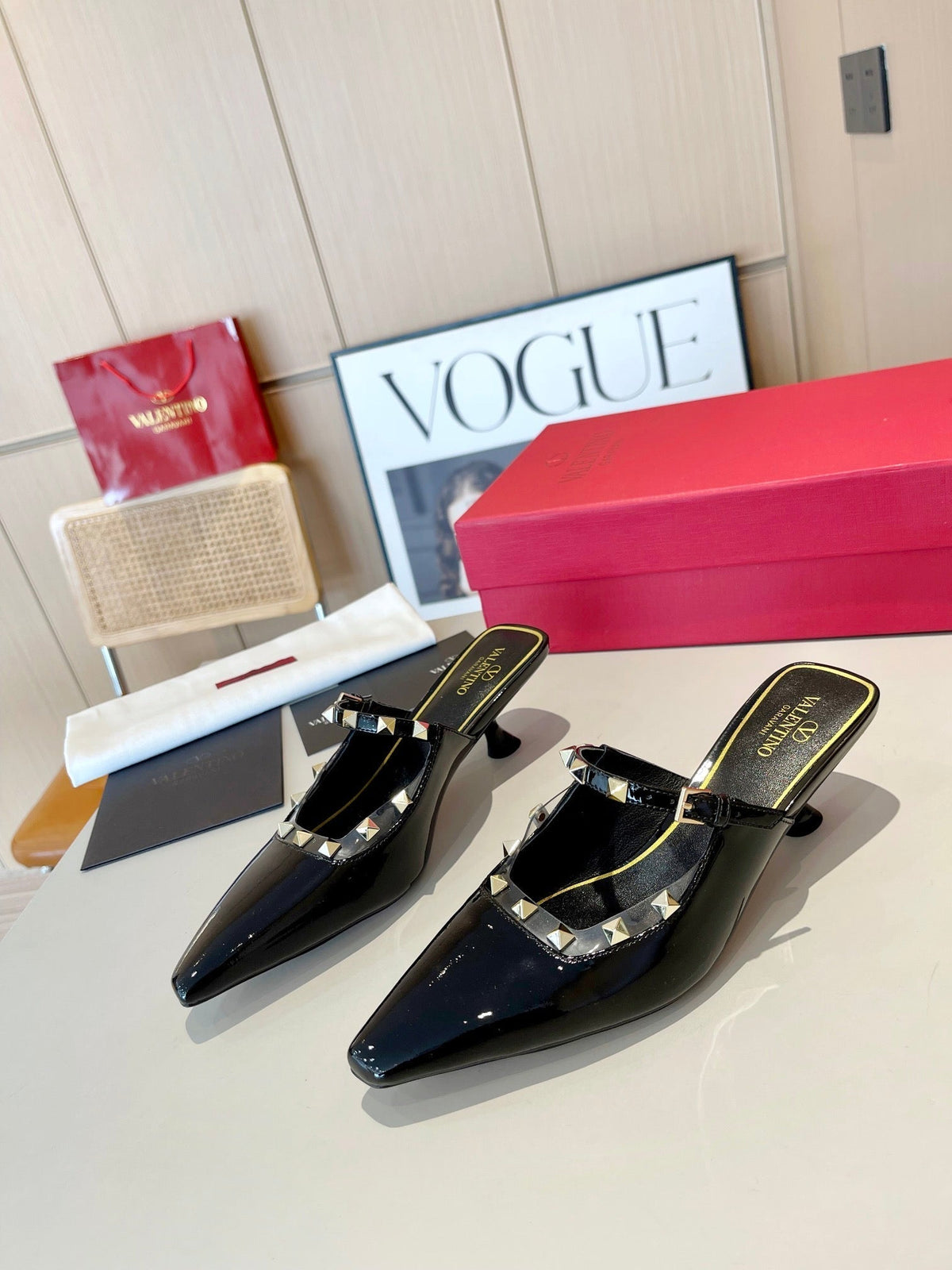 ROCKSTUD CAGED MULES 5 CM IN BLACK CALFSKIN