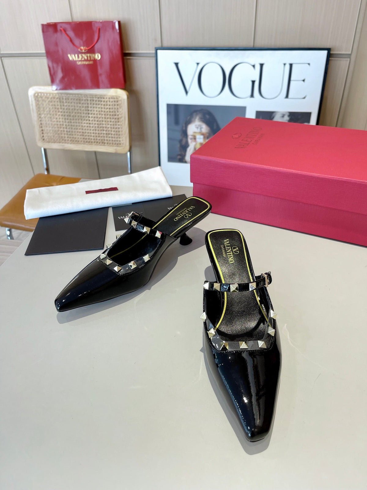 ROCKSTUD CAGED MULES 5 CM IN BLACK CALFSKIN