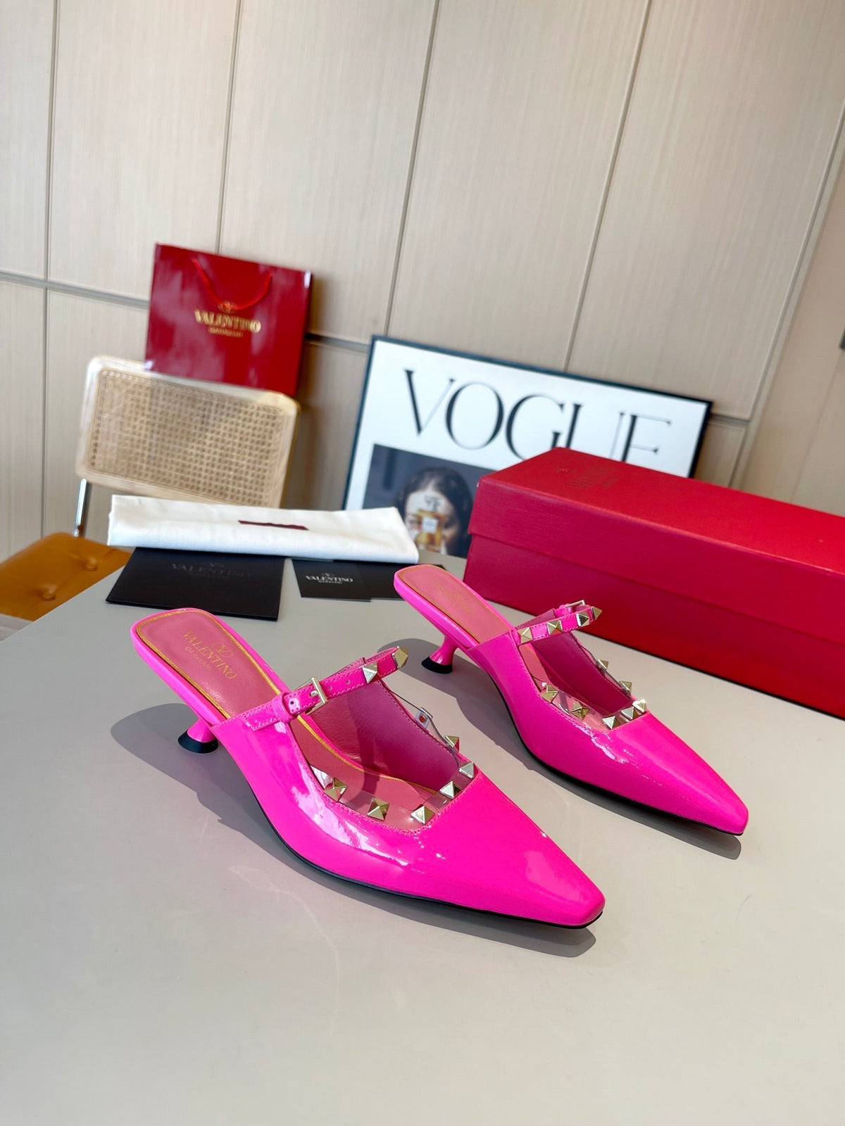 ROCKSTUD CAGED MULES 5 CM IN DEEP PINK CALFSKIN