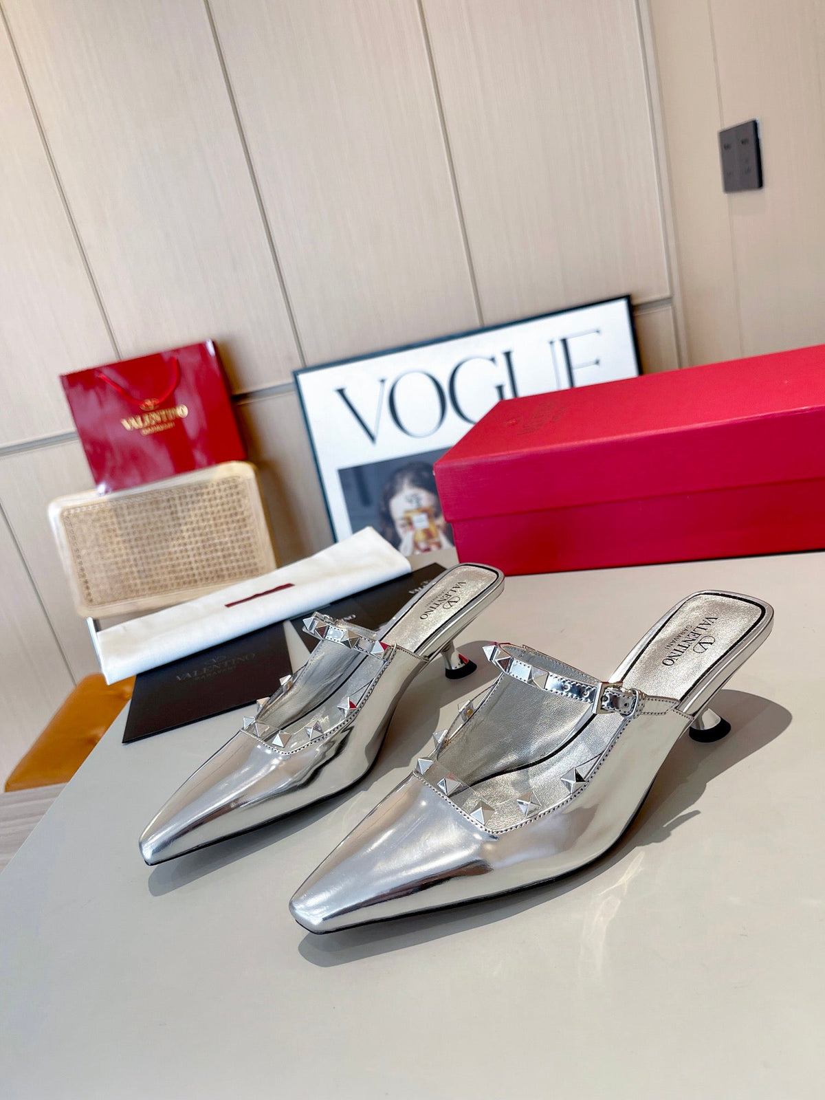 ROCKSTUD CAGED MULES 5 CM IN SILVER CALFSKIN
