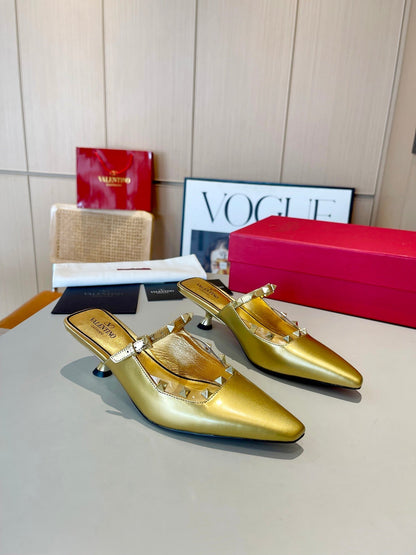 ROCKSTUD CAGED MULES 5 CM IN GOLD CALFSKIN