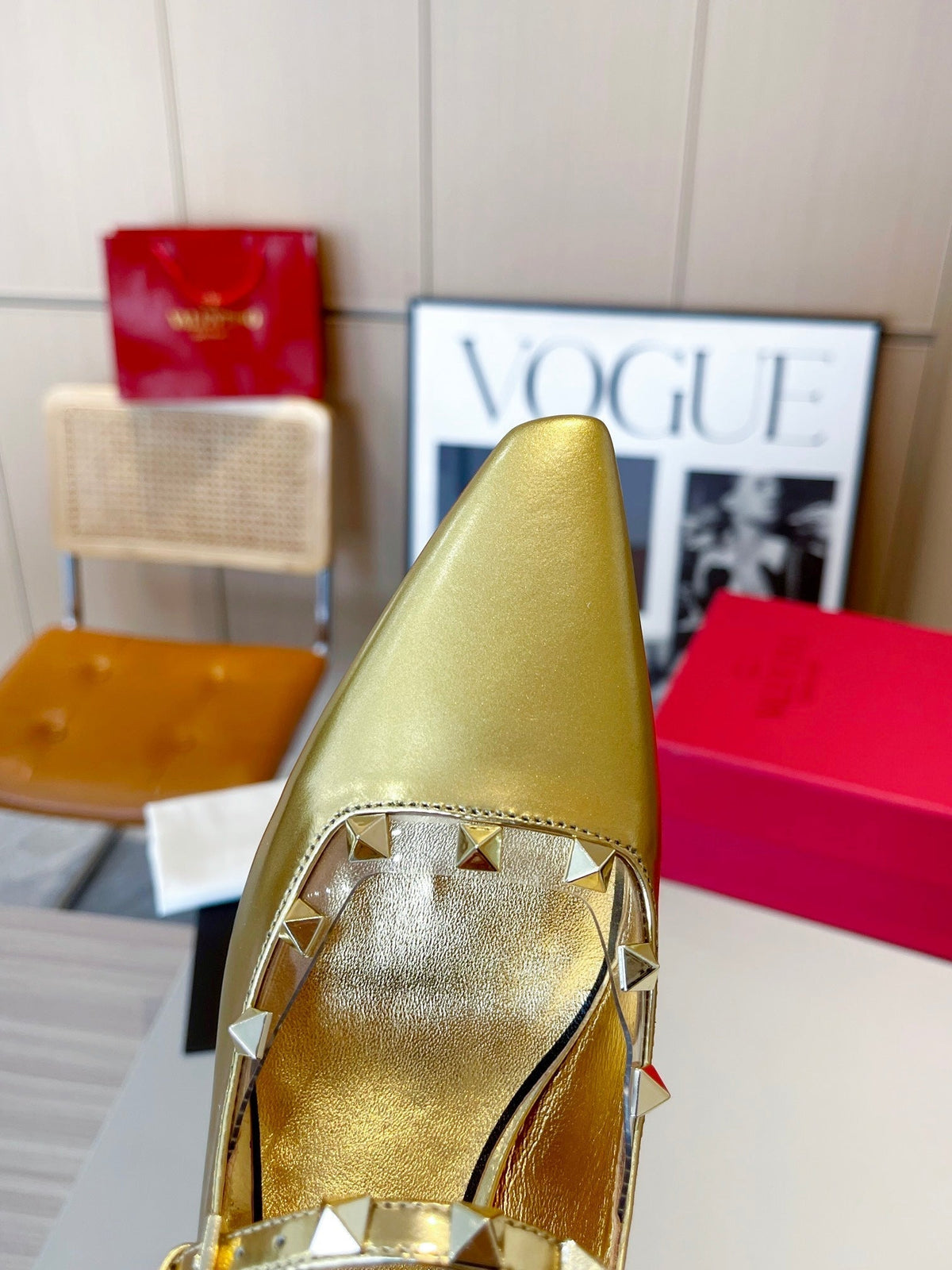 ROCKSTUD CAGED MULES 5 CM IN GOLD CALFSKIN