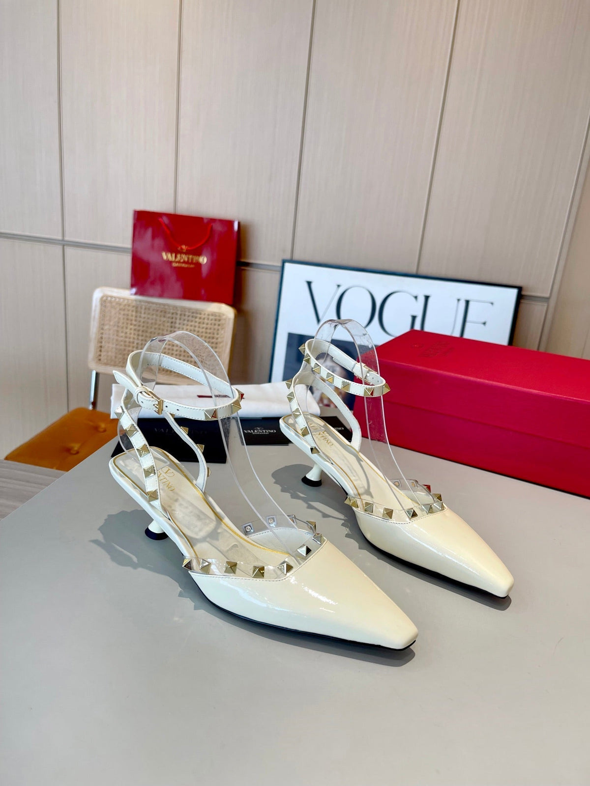 ROCKSTUD CAGED SLINGBACKS 5 CM IN WHITE CALFSKIN