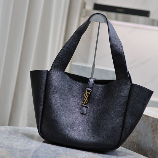 LE 5 À 7 BEA TOTE BAG 50 IN BLACK LAMBSKIN GOLD LOGO