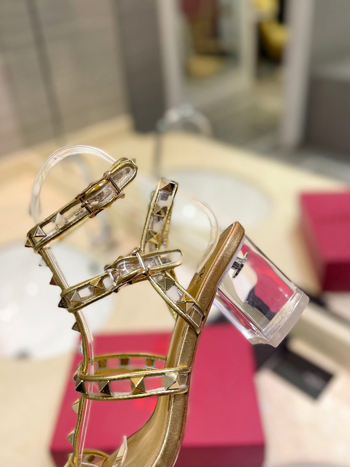 ROCKSTUD SANDAL WITH STRAP IN GOLD CALFSKIN 60 MM