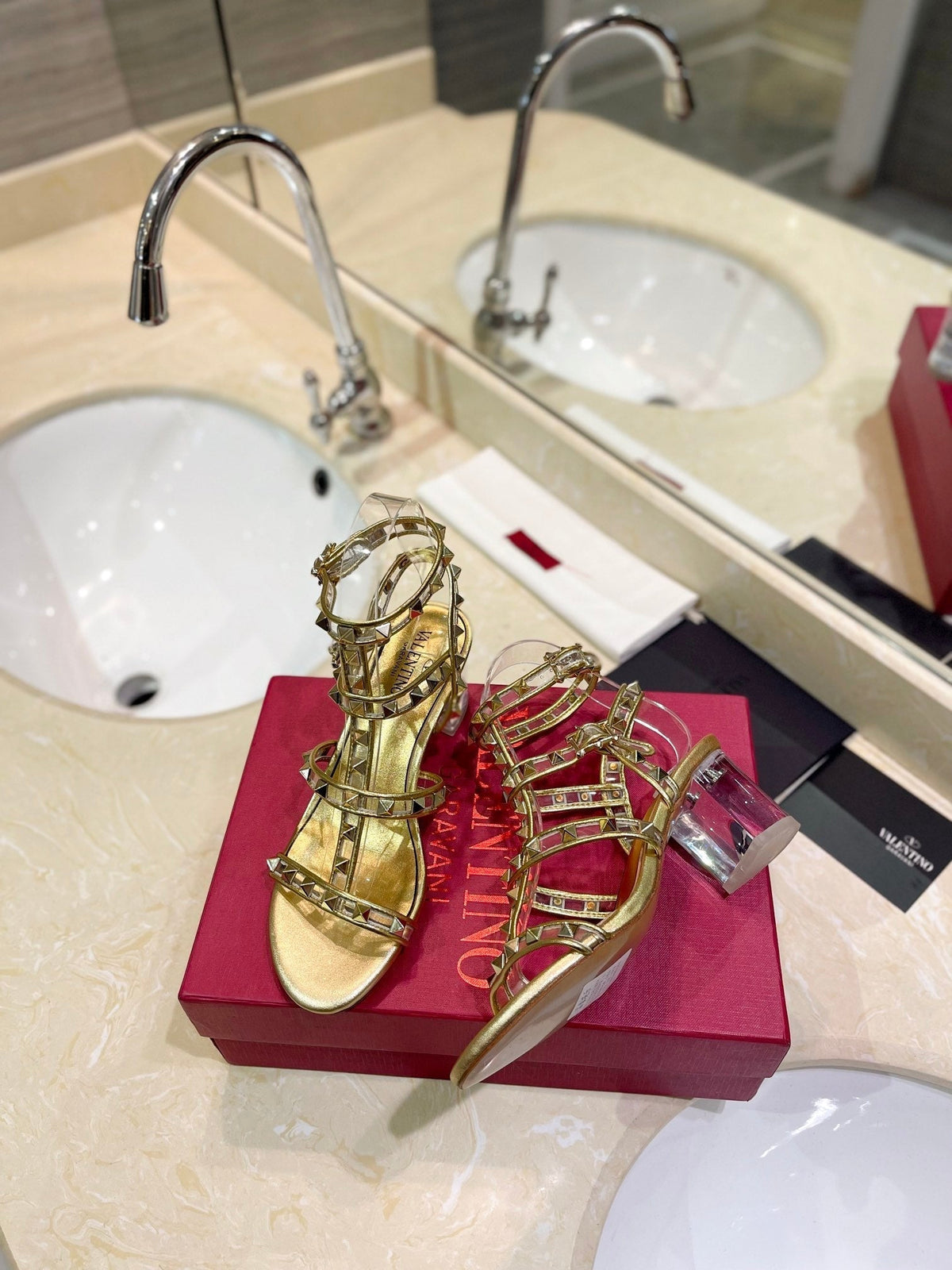 ROCKSTUD SANDAL WITH STRAP IN GOLD CALFSKIN 60 MM