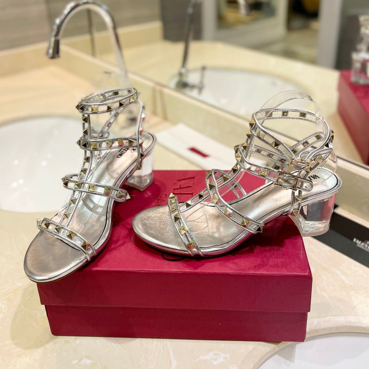 ROCKSTUD SANDAL WITH STRAP IN SILVER CALFSKIN 60 MM
