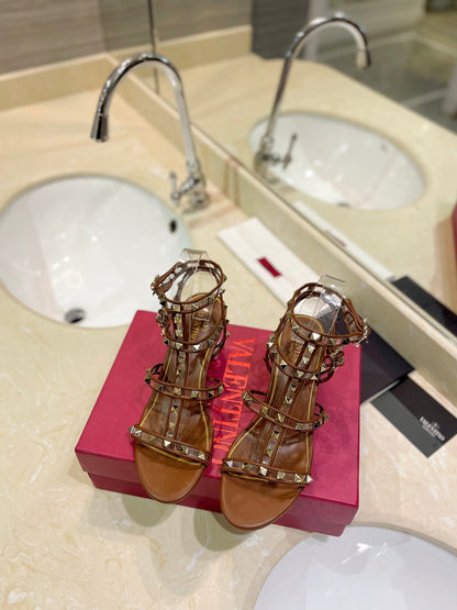 ROCKSTUD SANDAL WITH STRAP IN BRONZE BROWN CALFSKIN 60 MM