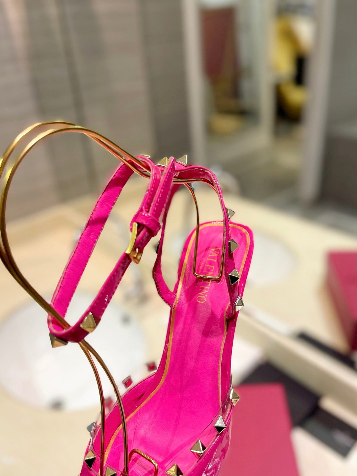 ROCKSTUD SLINGBACK IN BRIGHT PINK CALFSKIN 50MM