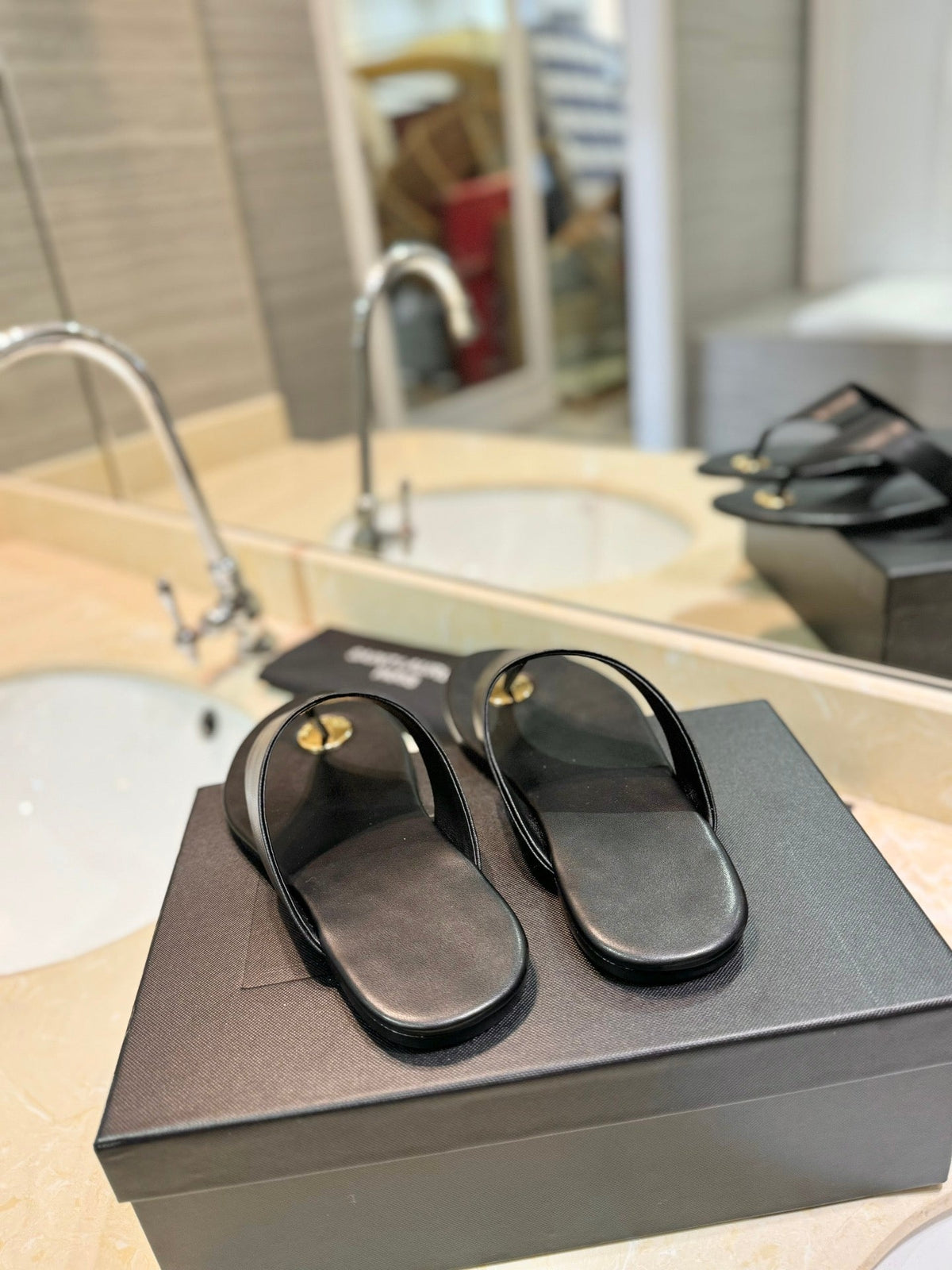 SL KOUROS THONG SANDALS BLACK CALFSKIN