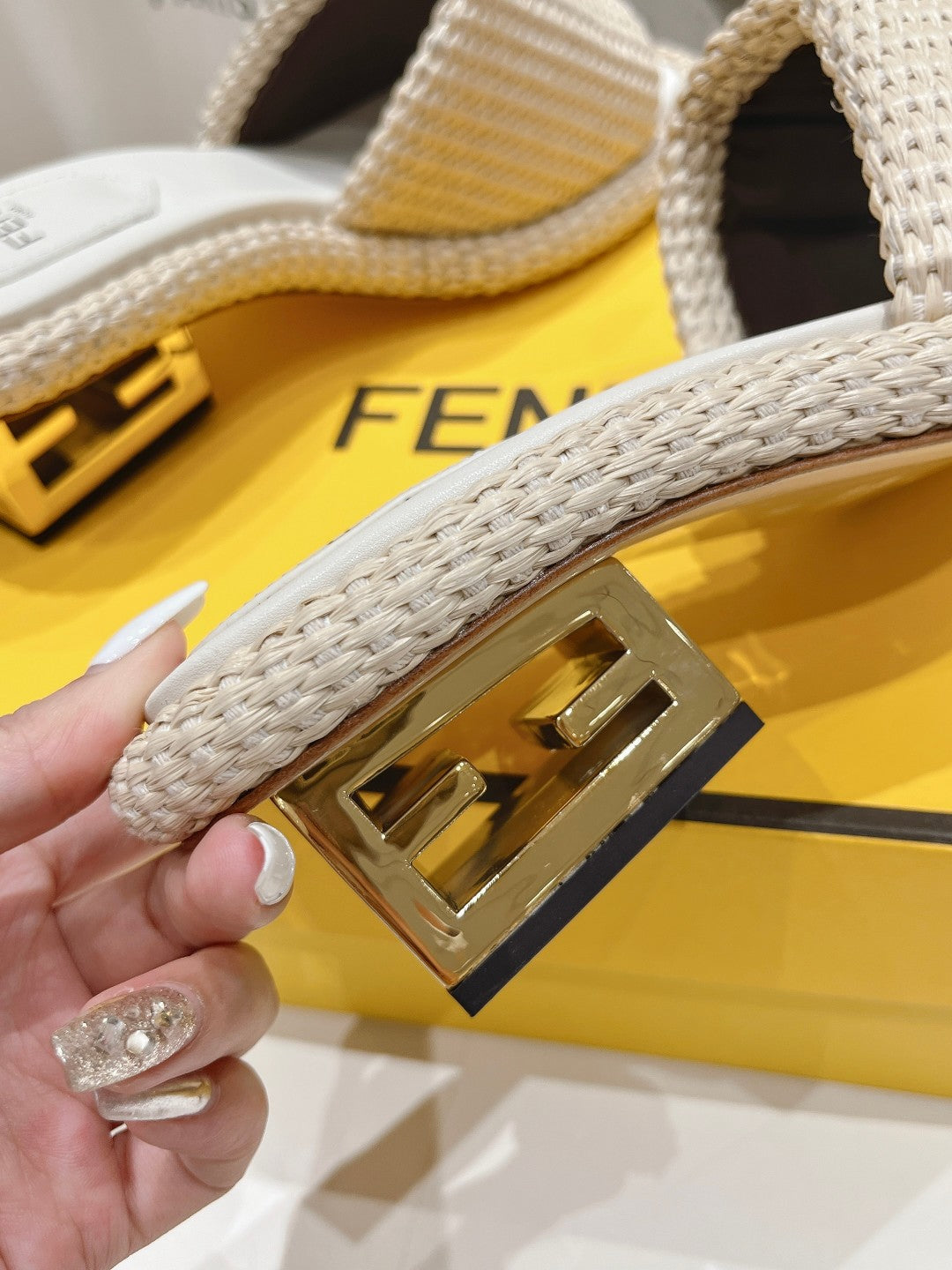 FENDI FFOLD MEDIUM-HEEL SANDALS 45 MM IN BEIGE COTTON FIBRE
