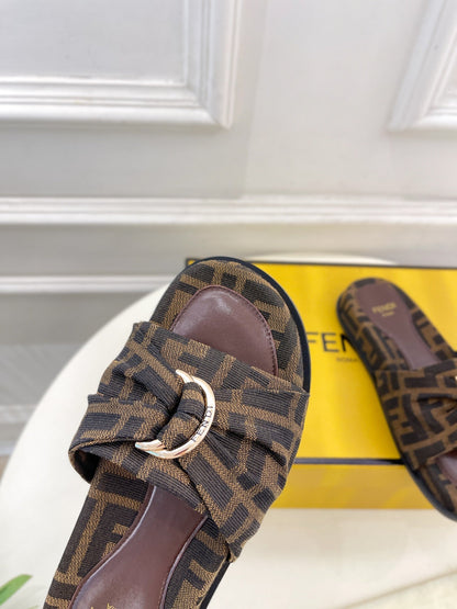 FENDI FLAT SLIPPER IN CHOCOLATE BROWN MONOGRAM JACQUARD FABRIC WITH GOLD HARDWARE