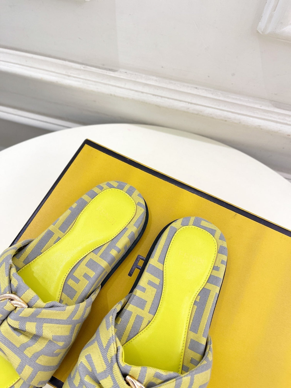 FENDI FLAT SLIPPER IN YELLOW MIX GREY MONOGRAM JACQUARD FABRIC WITH GOLD HARDWARE