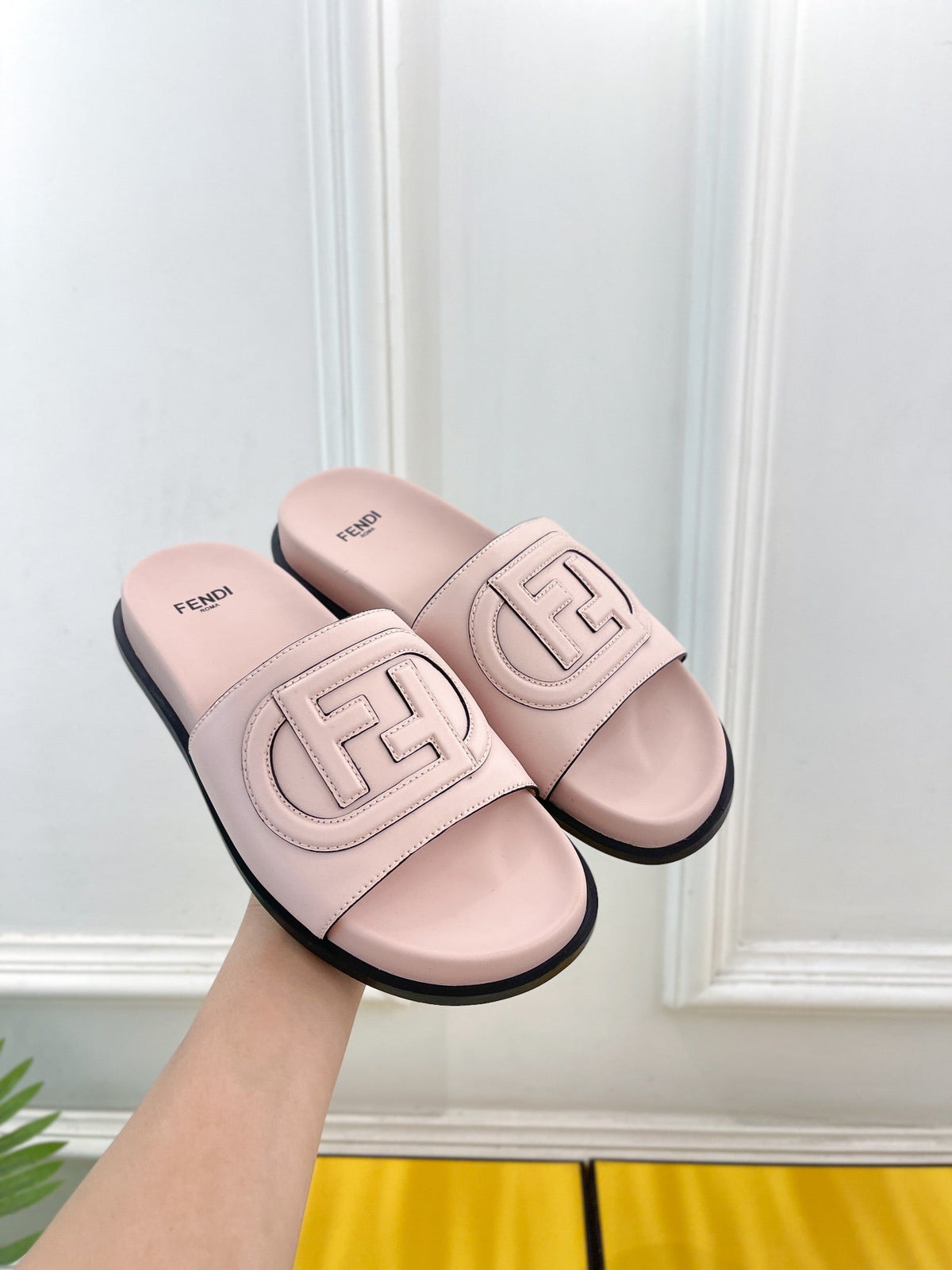 FENDI LOGO SLIDES IN LIGHT PINK CALFSKIN