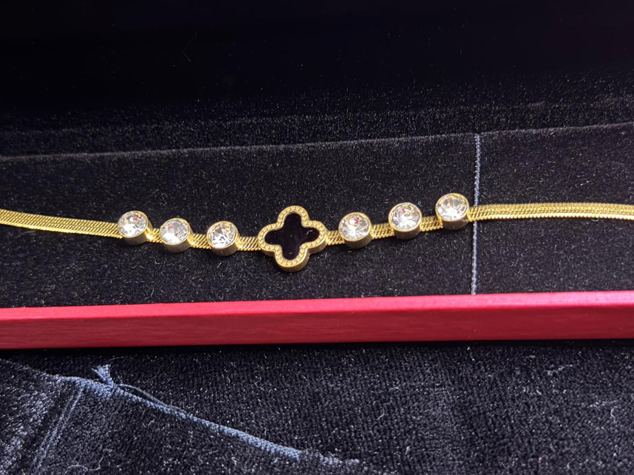 Premium Gold Clover Bracelet Set – Classy & Trendy
