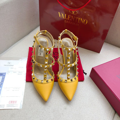 ROCKSTUD GOLDEN YELLOW METALLIC CALFSKIN ANKLE STRAP HIGH SANDAL