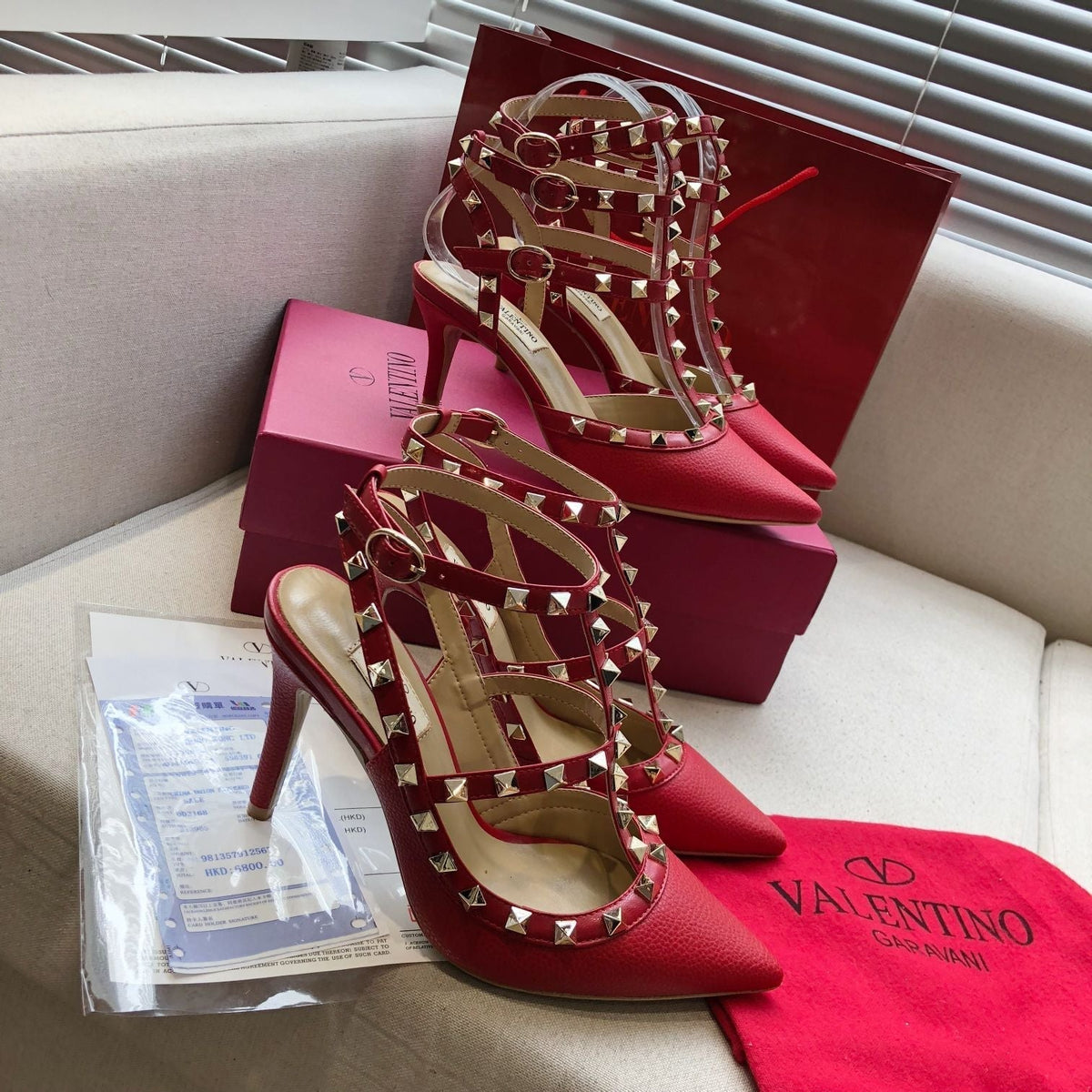 ROCKSTUD RUBY RED METALLIC CALFSKIN ANKLE STRAP HIGH SANDAL