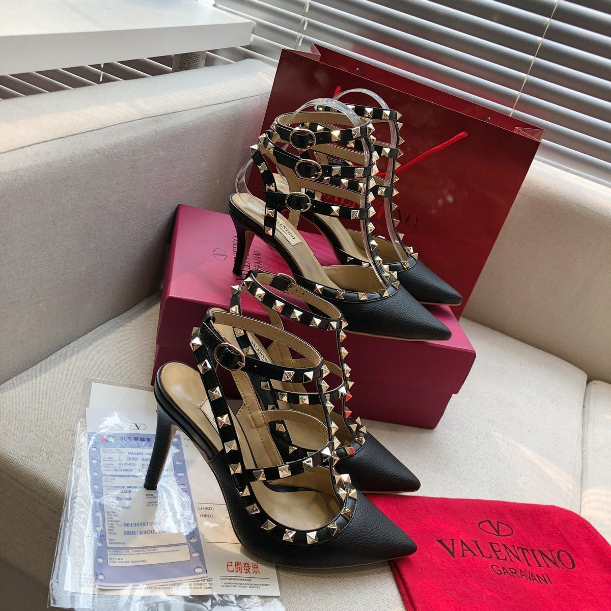 ROCKSTUD BLACK METALLIC CALFSKIN ANKLE STRAP HIGH SANDAL