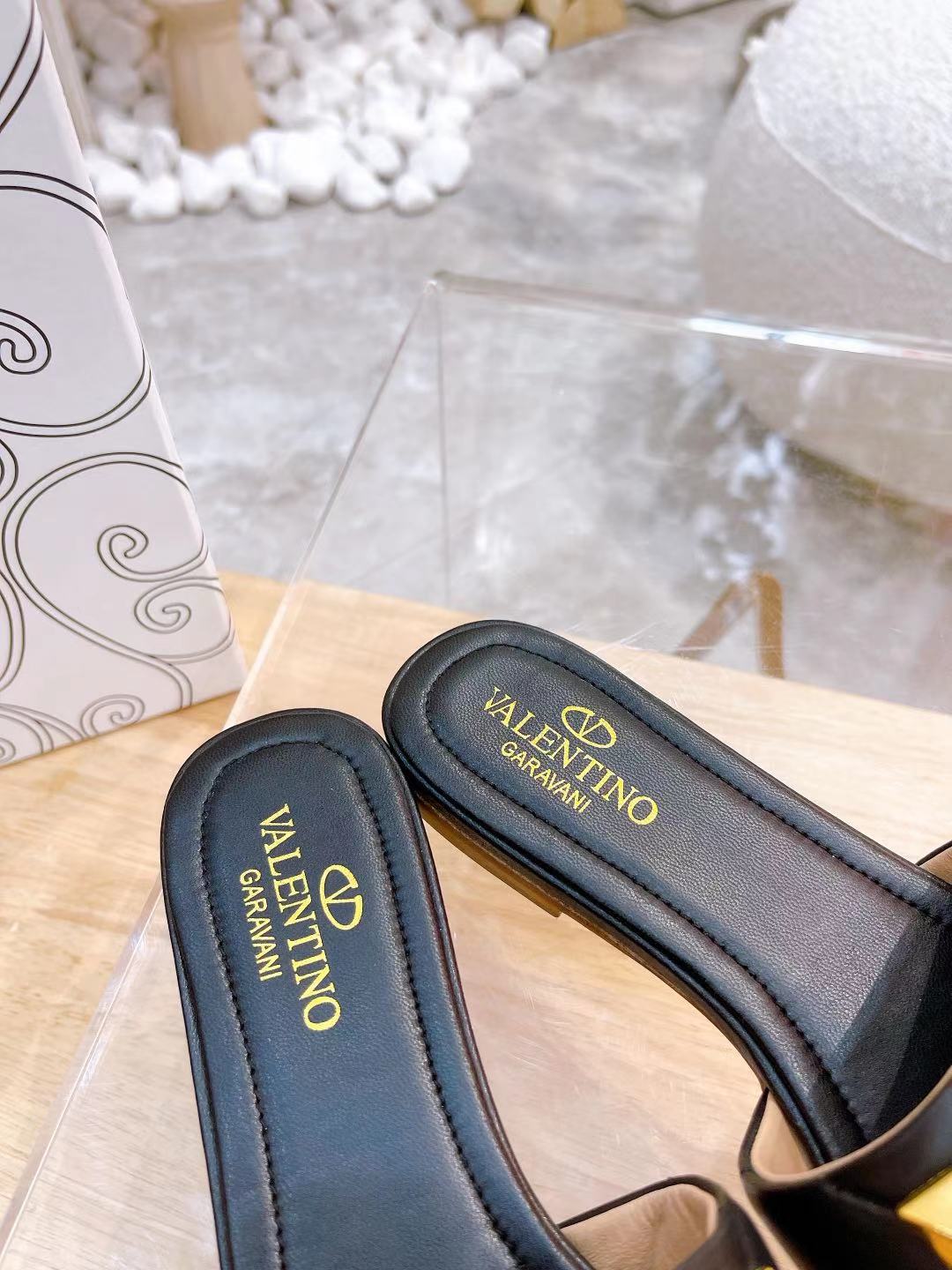 STUD FLAT SLIDE IN BLACK LAMBSKIN