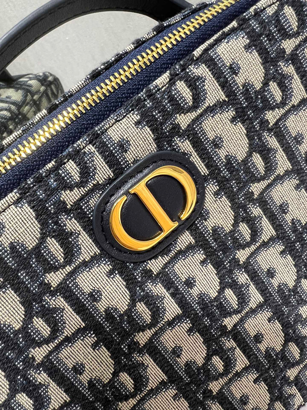 CD CARO 18CM BLUE OBLIQUE EMBROIDERY